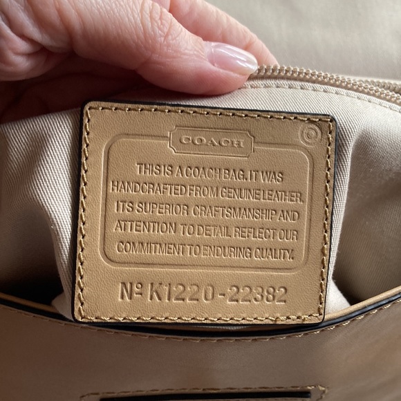 Coach Legacy Willis tan leather cross body purse - Picture 7 of 12